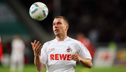 九游(jiuyou)官方网站-《跨国电竞比赛中的文化碰撞与合作》，跨境电竞