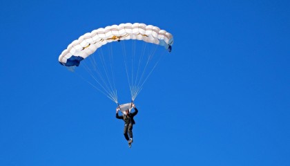 九游体育网址-“秘技大公开：漂移与操控的极致表现”，漂移的操作要领