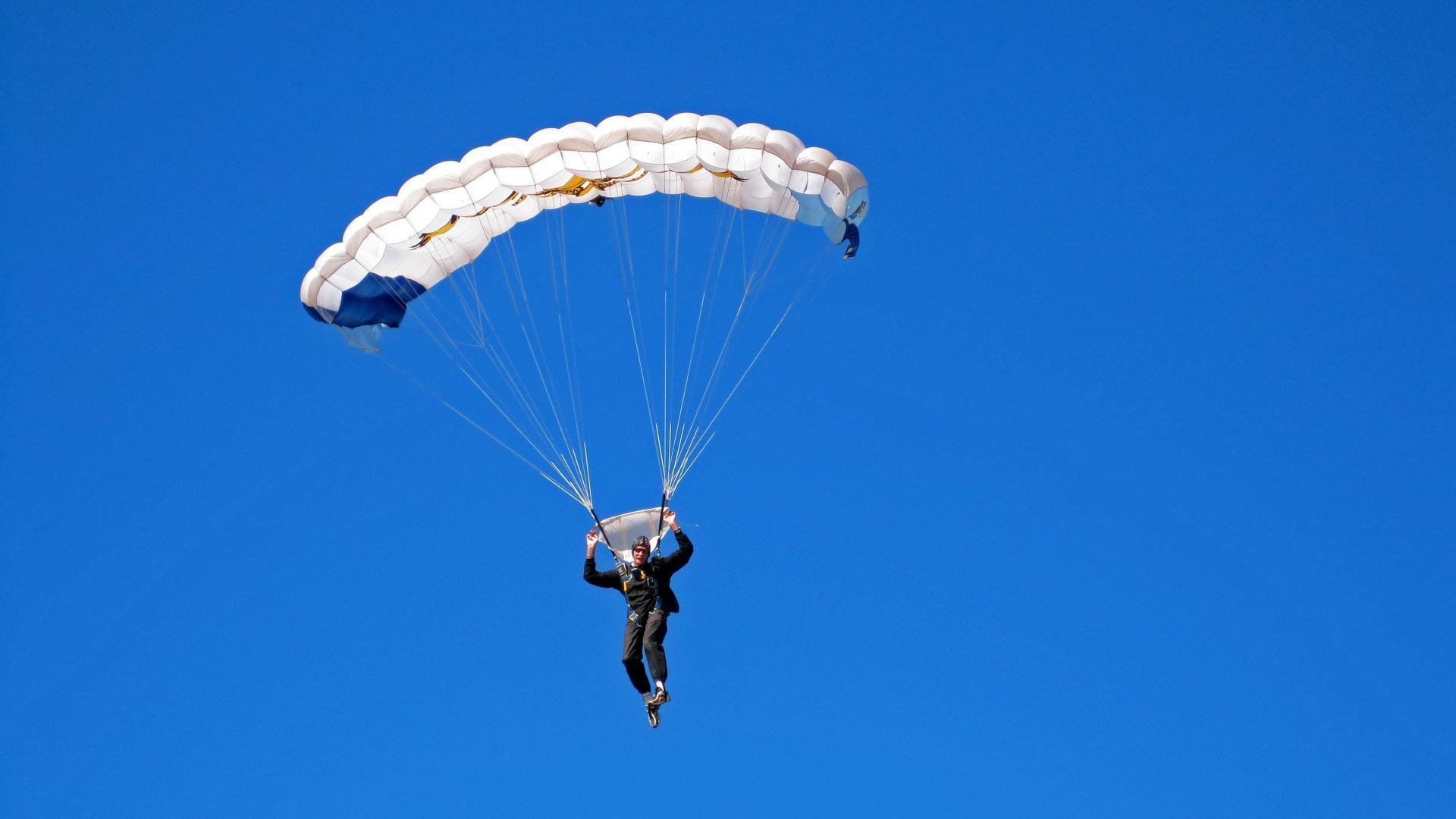 “秘技大公开:漂移与操控的极致表现”,漂移的操作要领